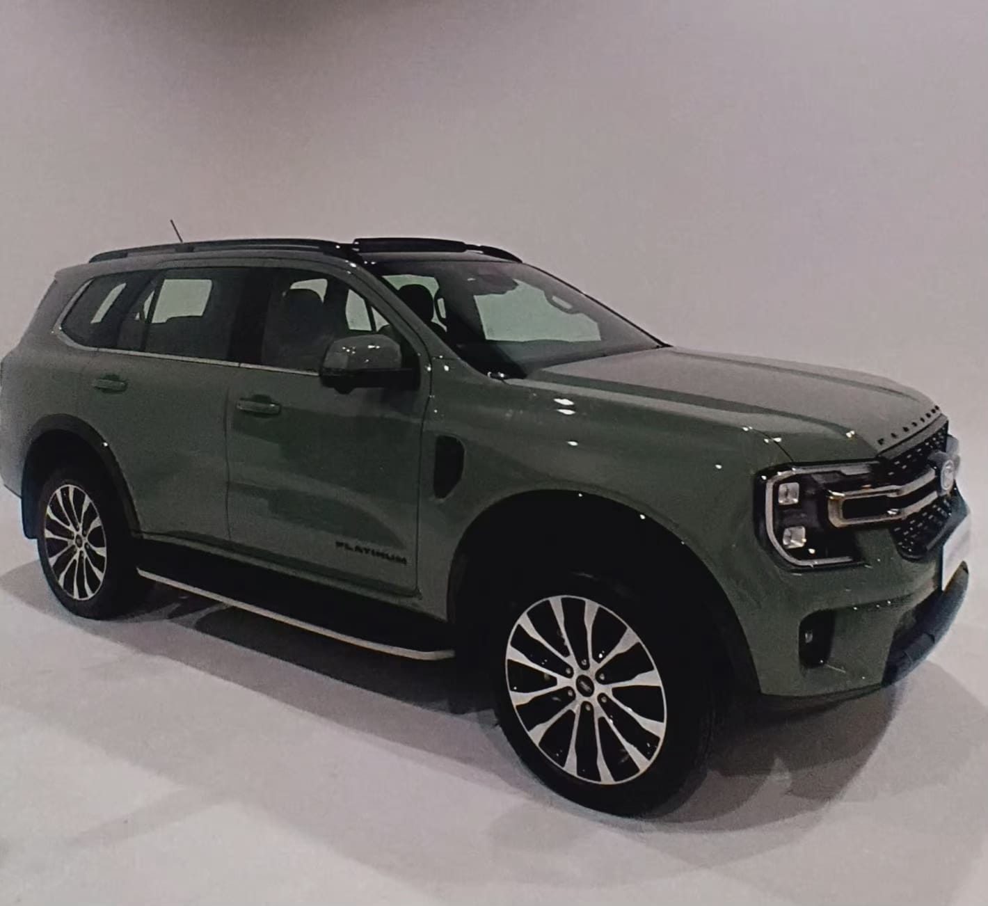 Ford Everest Platinum 3.0 V6 di Dealer Ford Jakarta