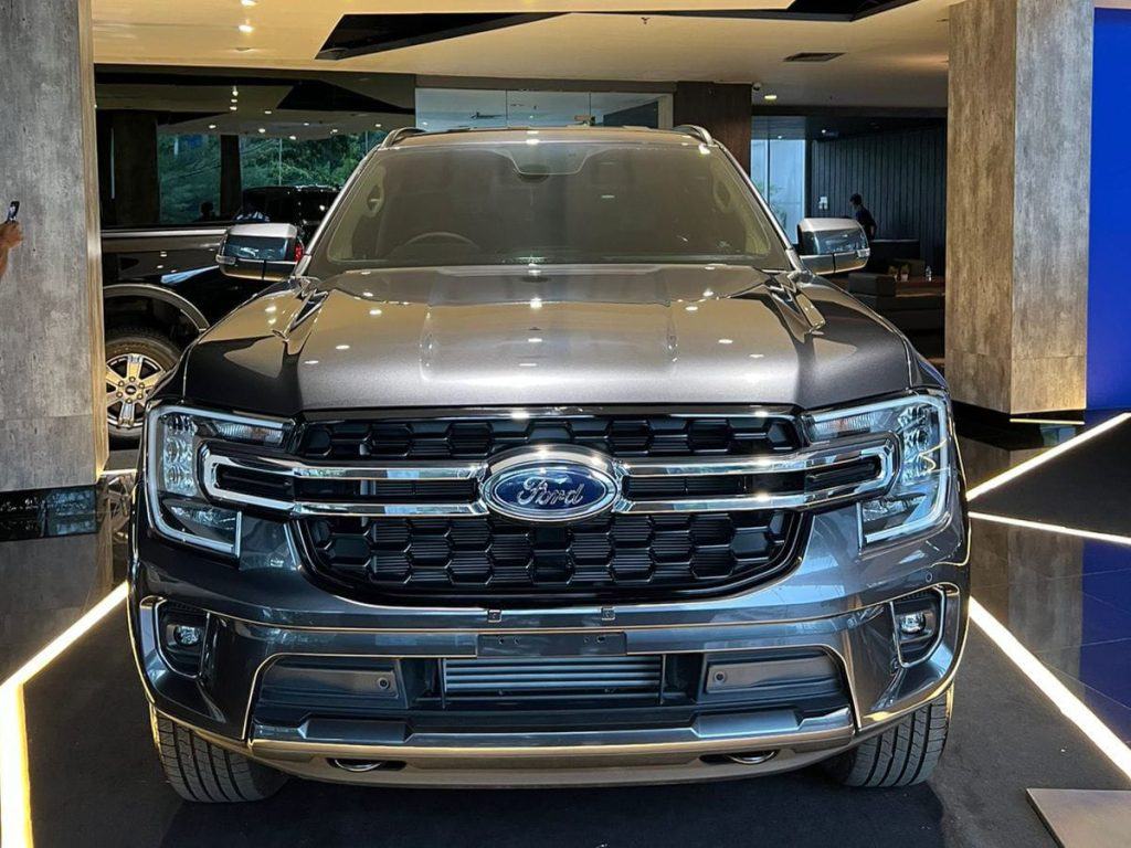 Ford Everest XLT di Dealer Ford Jakarta