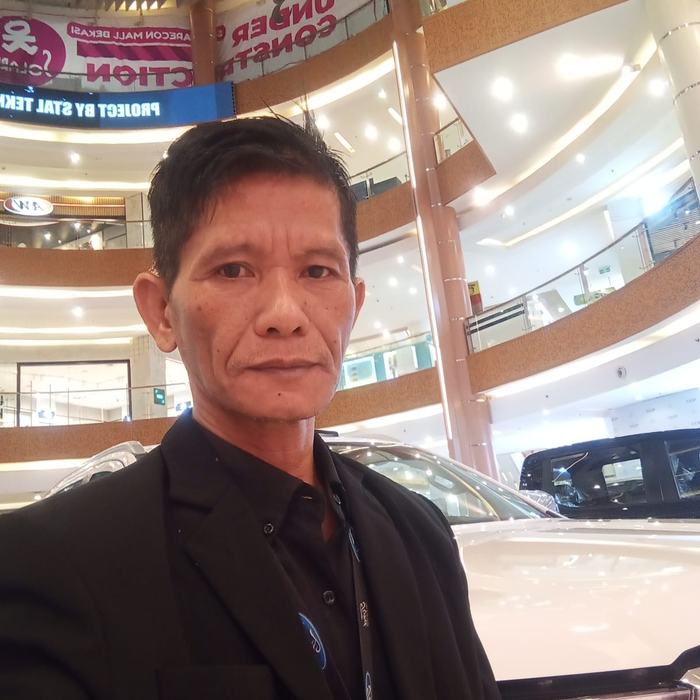 Frans di showroom Ford