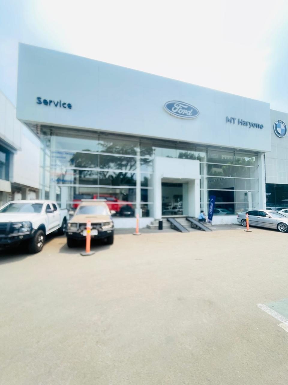 Showroom Ford AK MT Haryono, Jakarta Selatan