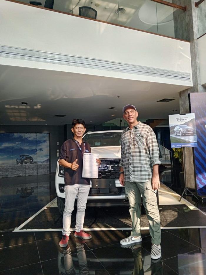 Serah terima unit Ford kepada pelanggan Dealer Ford Jakarta