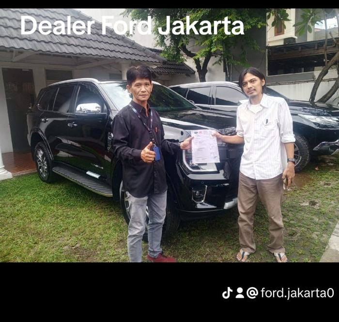 Serah terima unit Ford kepada pelanggan Dealer Ford Jakarta