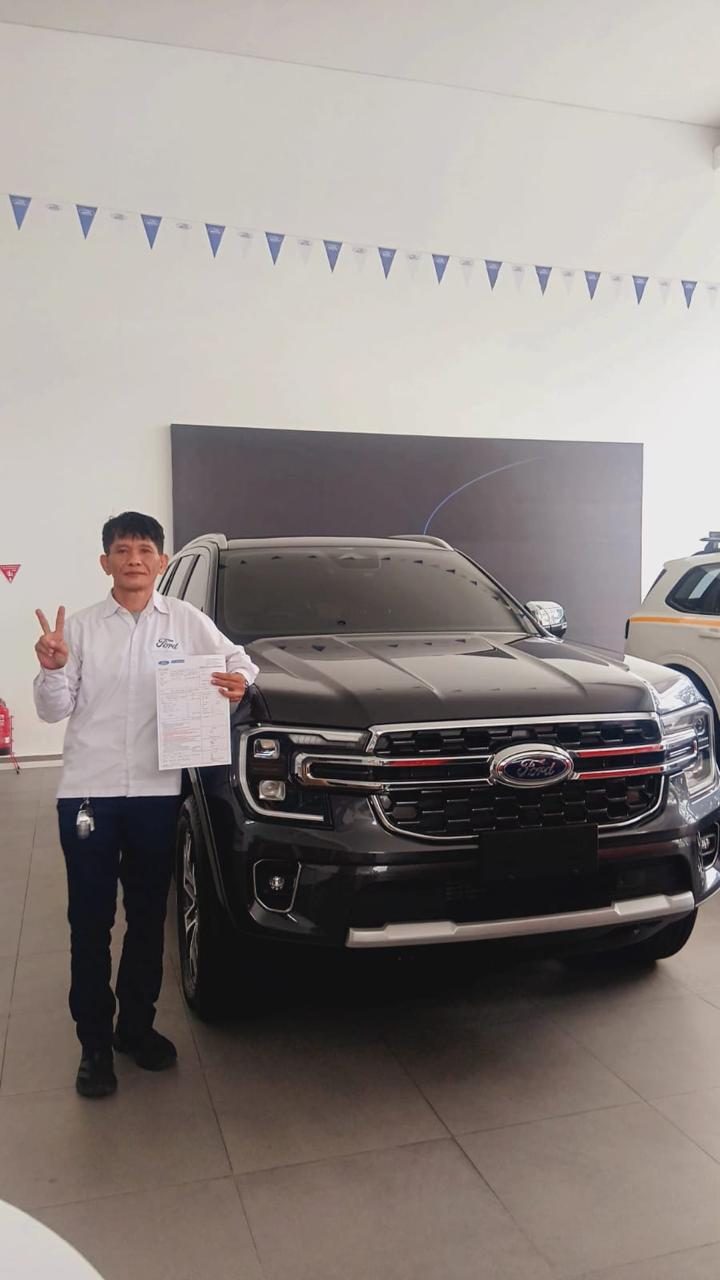 Serah terima unit Ford kepada pelanggan Dealer Ford Jakarta