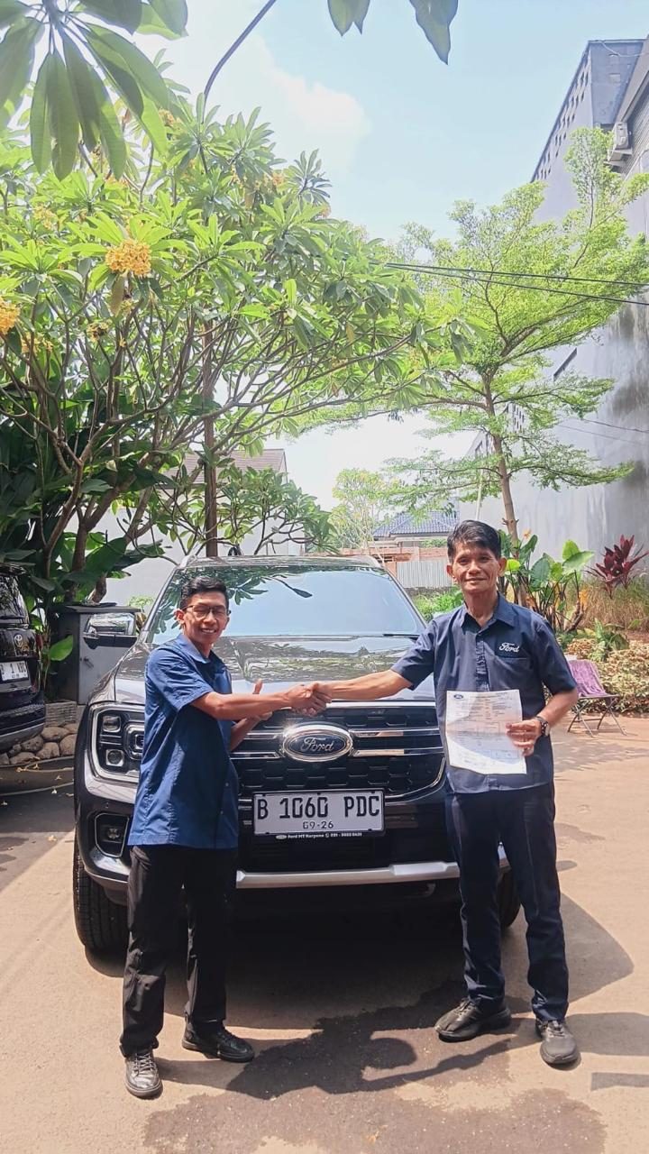 Serah terima unit Ford kepada pelanggan Dealer Ford Jakarta