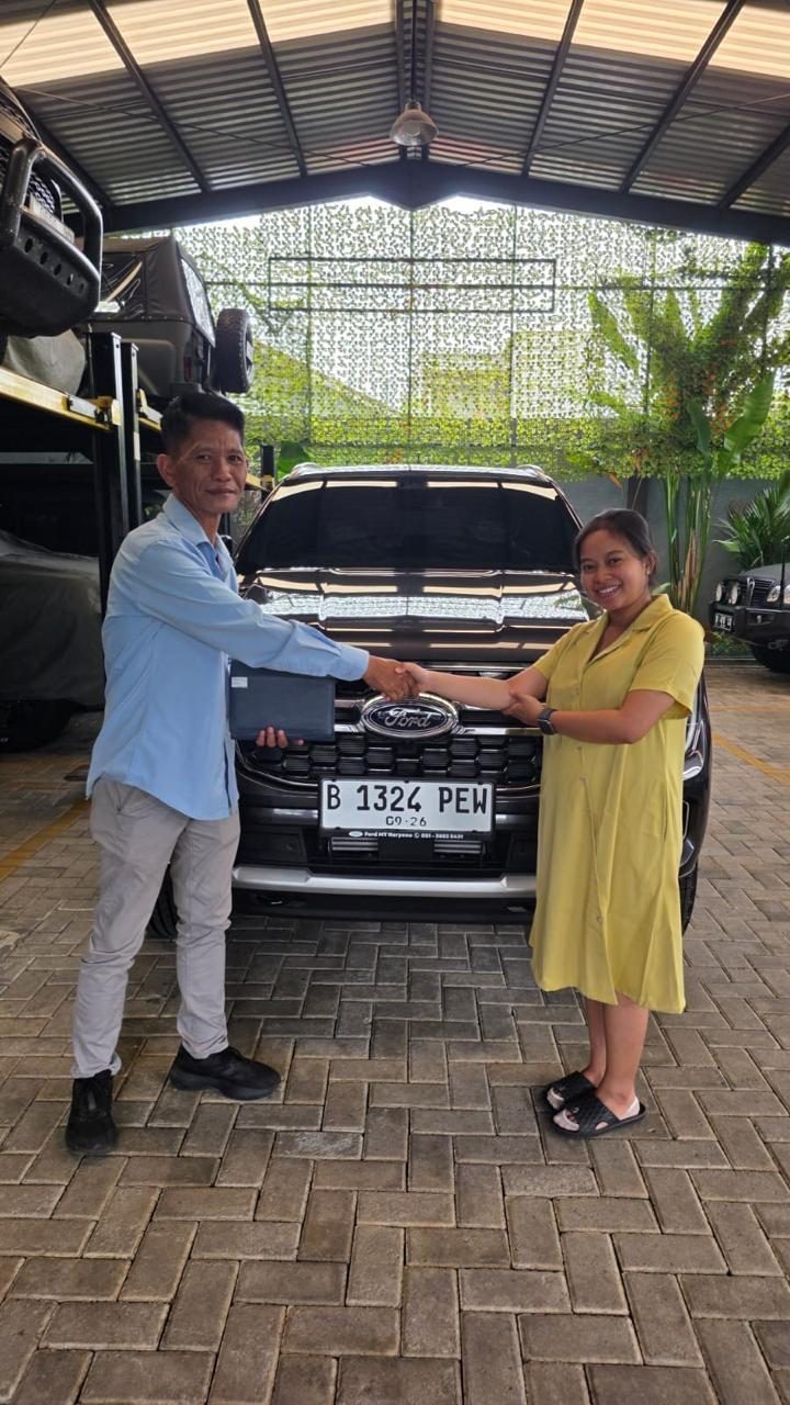 Serah terima unit Ford kepada pelanggan Dealer Ford Jakarta