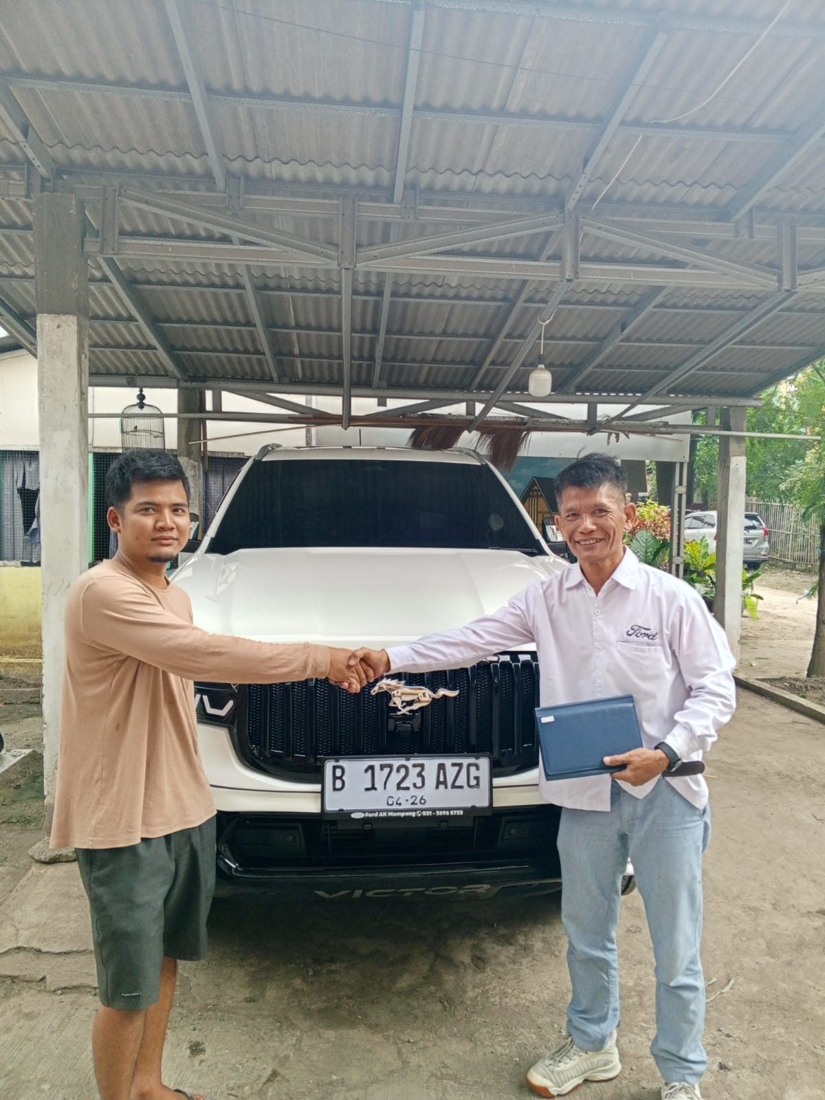 Serah terima unit Ford kepada pelanggan Dealer Ford Jakarta
