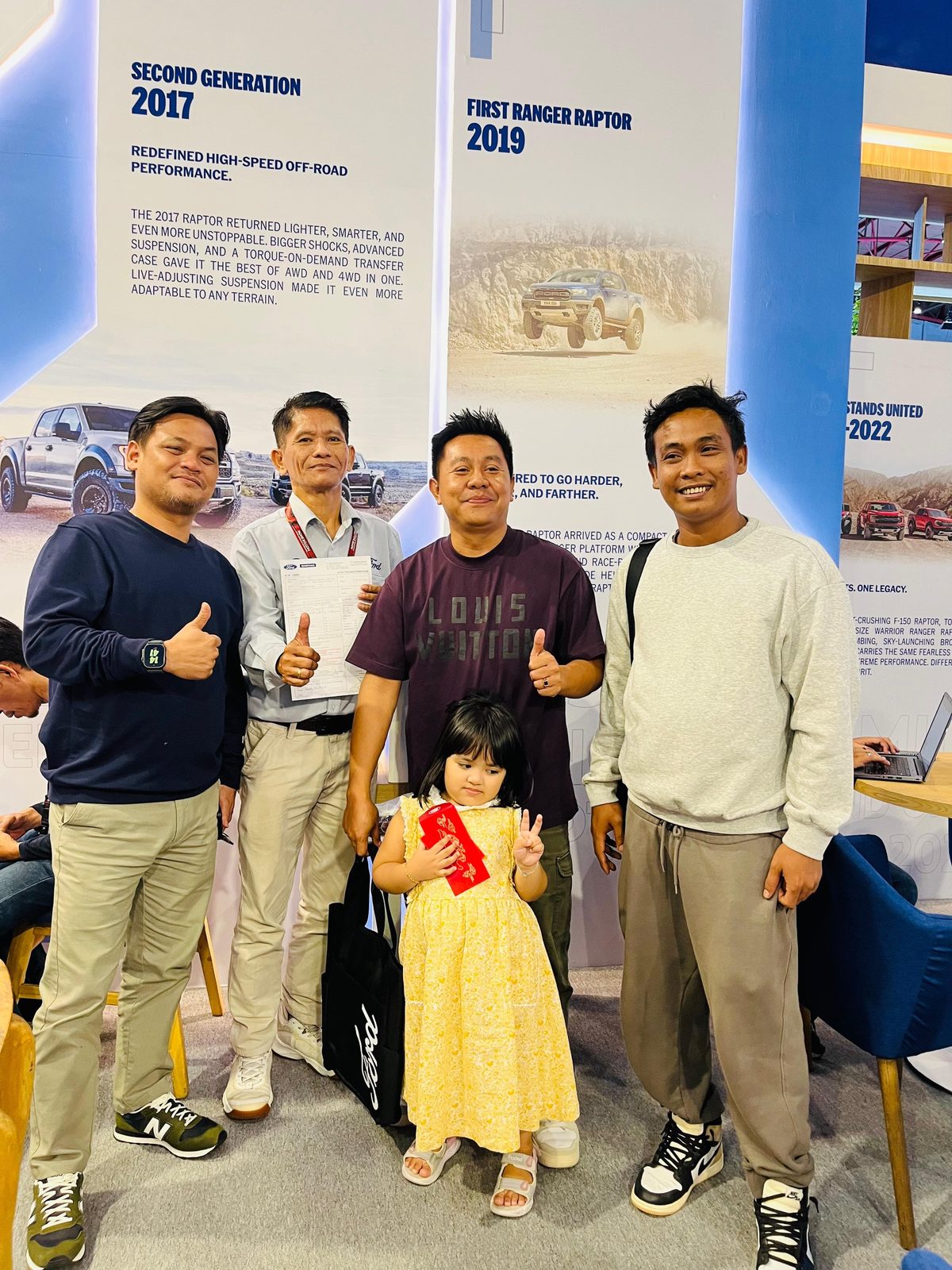 Serah terima unit Ford kepada pelanggan Dealer Ford Jakarta