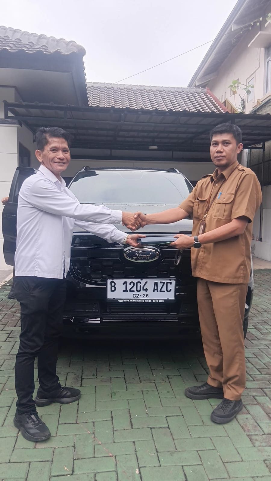 Serah terima unit Ford kepada pelanggan Dealer Ford Jakarta