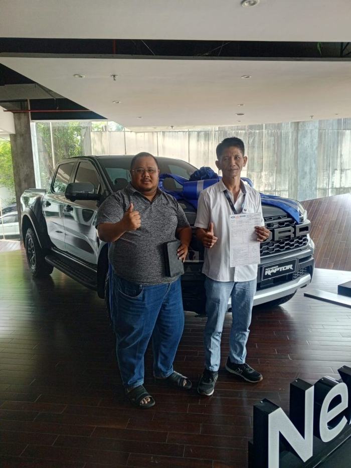 Serah terima unit Ford kepada pelanggan Dealer Ford Jakarta