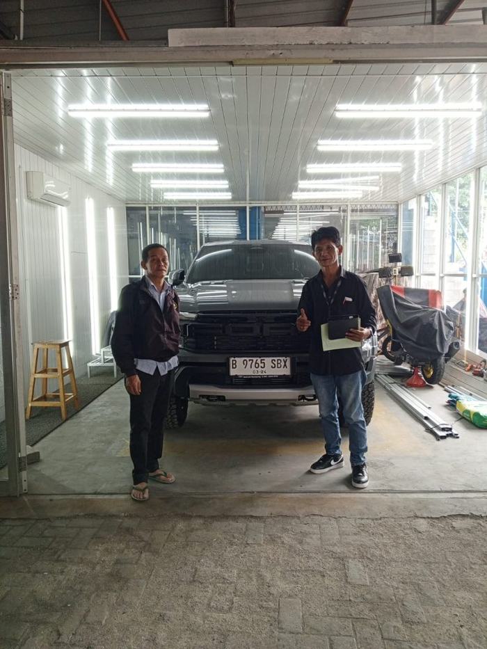 Serah terima unit Ford kepada pelanggan Dealer Ford Jakarta