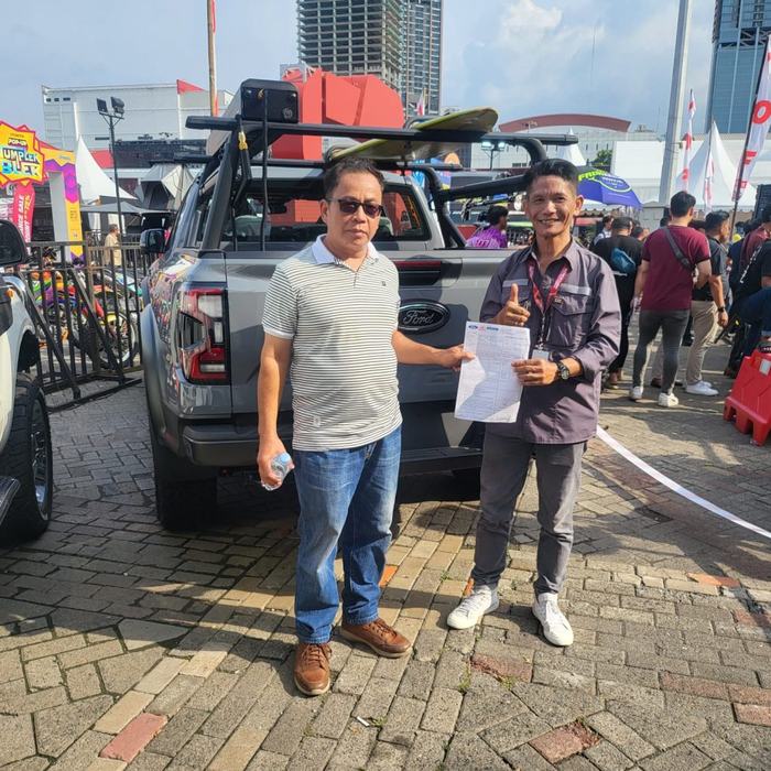Serah terima unit Ford kepada pelanggan Dealer Ford Jakarta