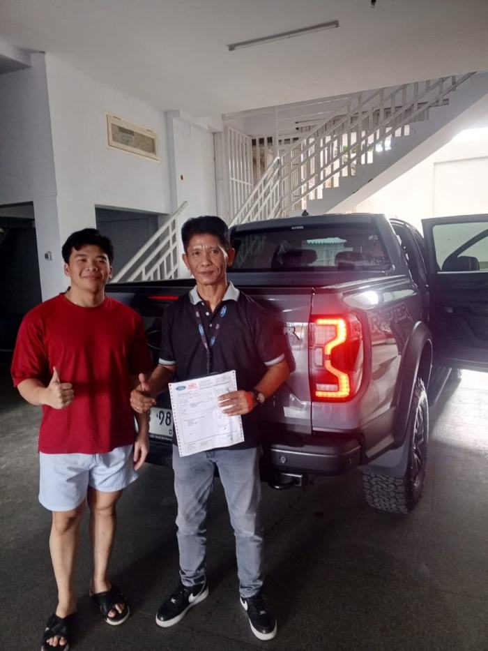 Serah terima unit Ford kepada pelanggan Dealer Ford Jakarta