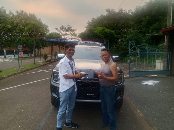 Serah terima unit Ford kepada pelanggan Dealer Ford Jakarta